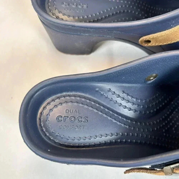 Crocs Sarah Mule Size 6 Wide Navy Blue Clogs Dual Comfort Suede Strap Slip On - Picture 4 of 10